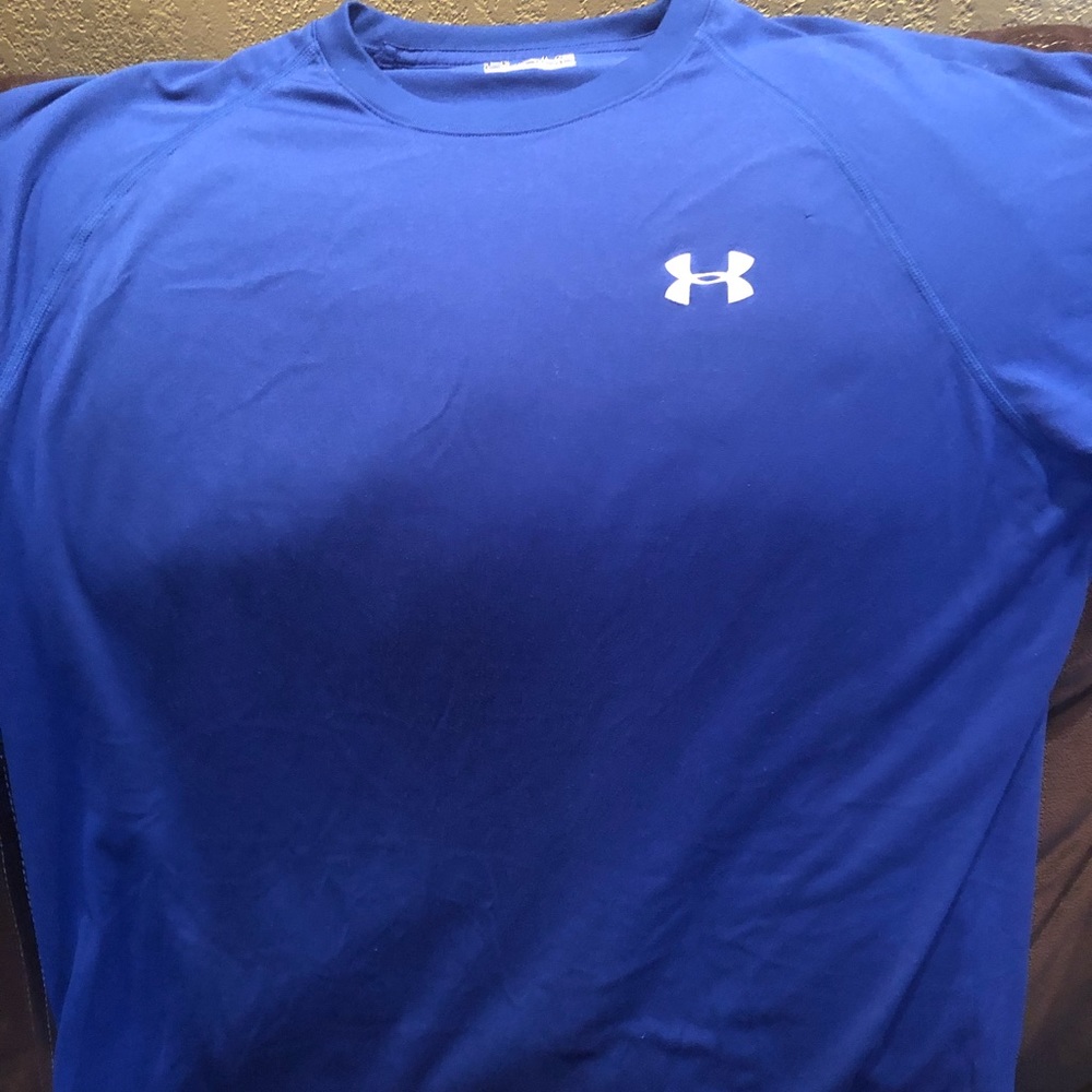 Under Armour Large Loose Fit Heat Gear Shirt